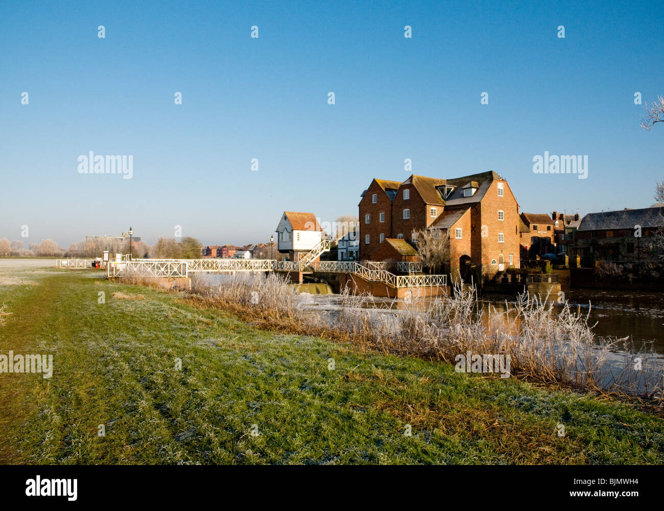 Die Abtei Mühle Schleuse bei Tewkesbury, Gloucestershire, im Winter. Stockfoto