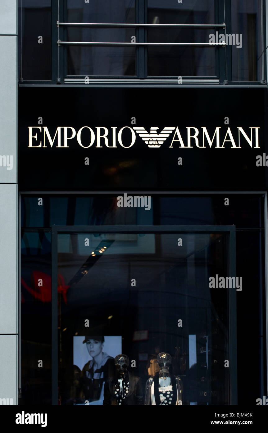 Emporio Armani Kleidung Mode Shop anmelden Stadt Berlin Deutschland Europa  Stockfotografie - Alamy