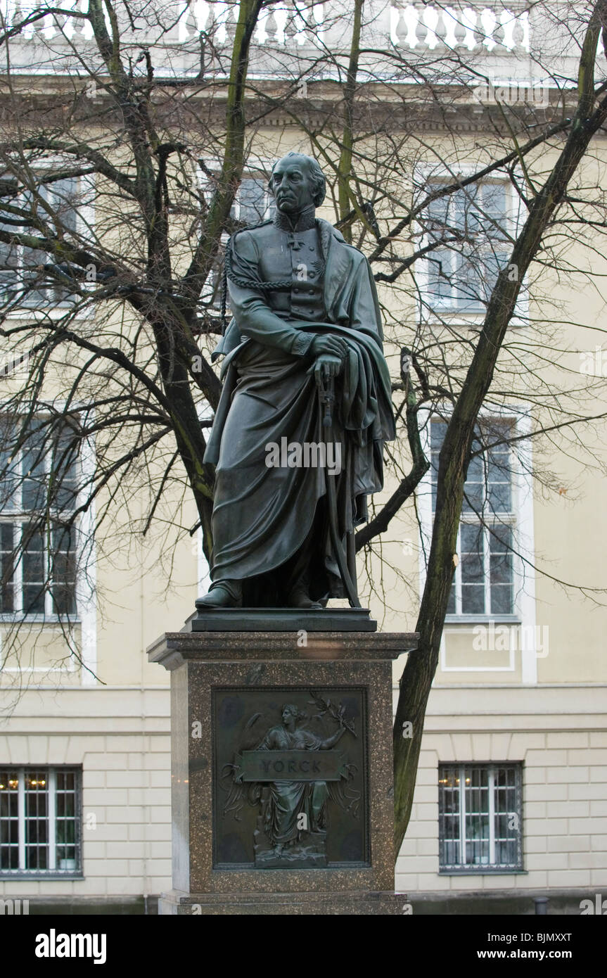 Statue von General Hans David Ludwig Graf Yorck von Wartenburg in Unter Den Linden Berlin Deutschland Stockfoto