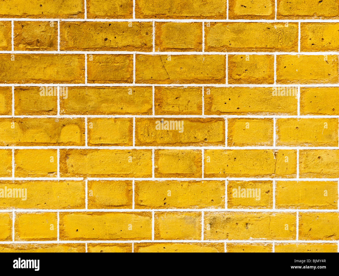 Ausschnitt aus gelbem Backsteinwand Stockfoto