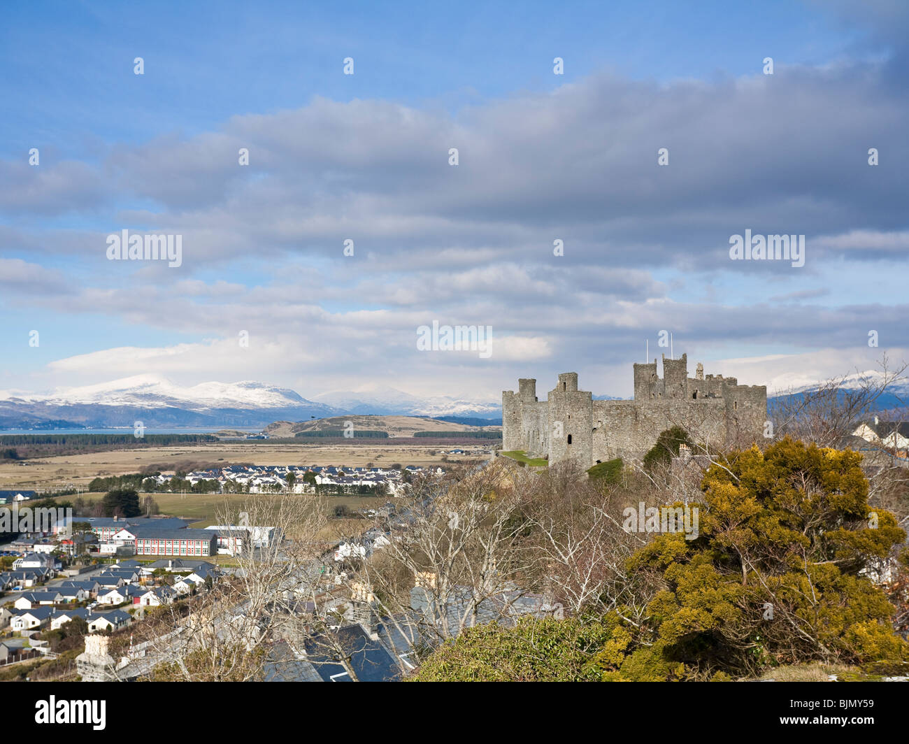 Harlech Castle erbaute 1283 Pearches über die Sanddünen. Snowdonia Wales UK Stockfoto