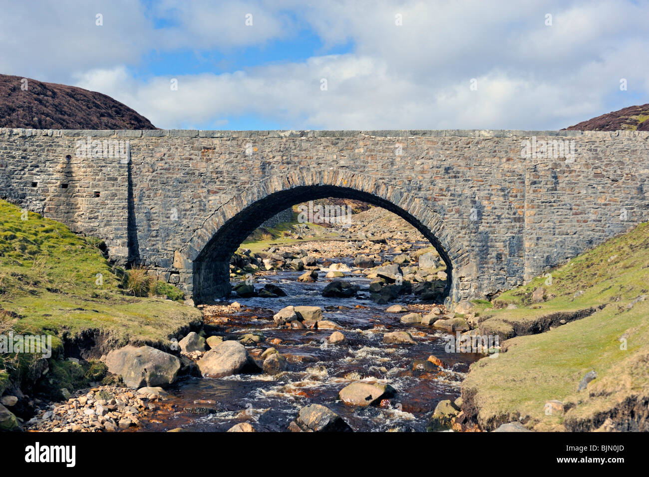 Gill und Kapitulation Brücke, Swaledale, Yorkshire Dales National Park, Yorkshire, England, Vereinigtes Königreich, Europa zu fräsen. Stockfoto