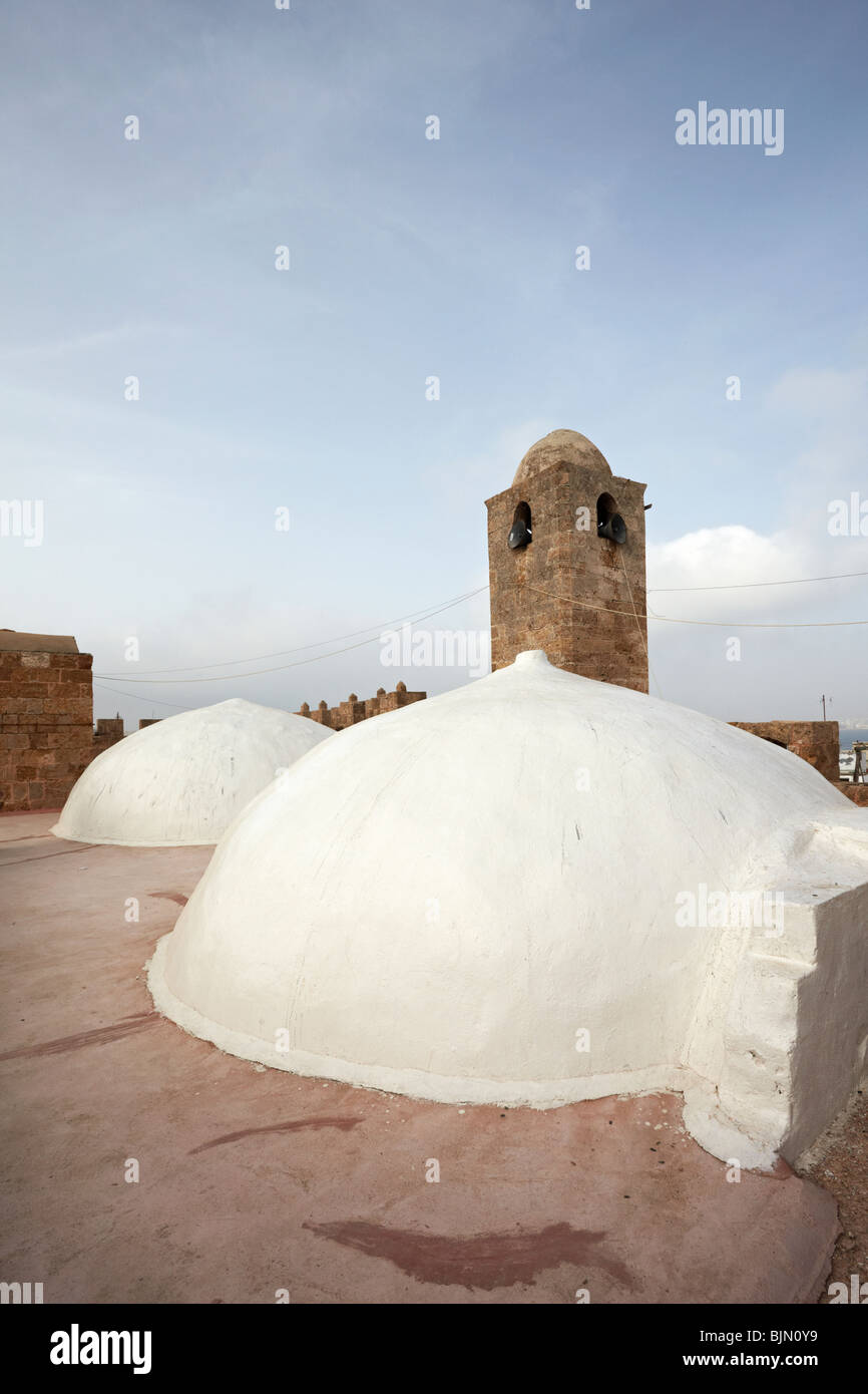 Syrien Arwad Insel das fort Dach und Moschee kuppeln Stockfoto