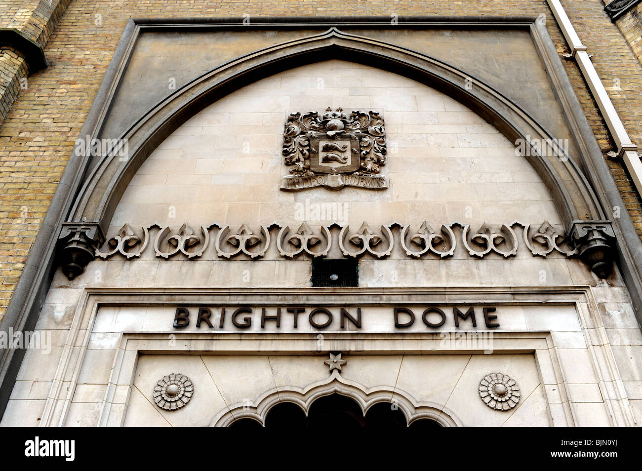 Eingang zum Brighton Dome Musik und Veranstaltungszentrum in der Innenstadt UK Stockfoto