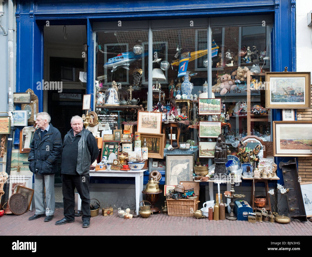 Außenseite des Antiquitätengeschäft in Utrecht Niederlande Stockfoto