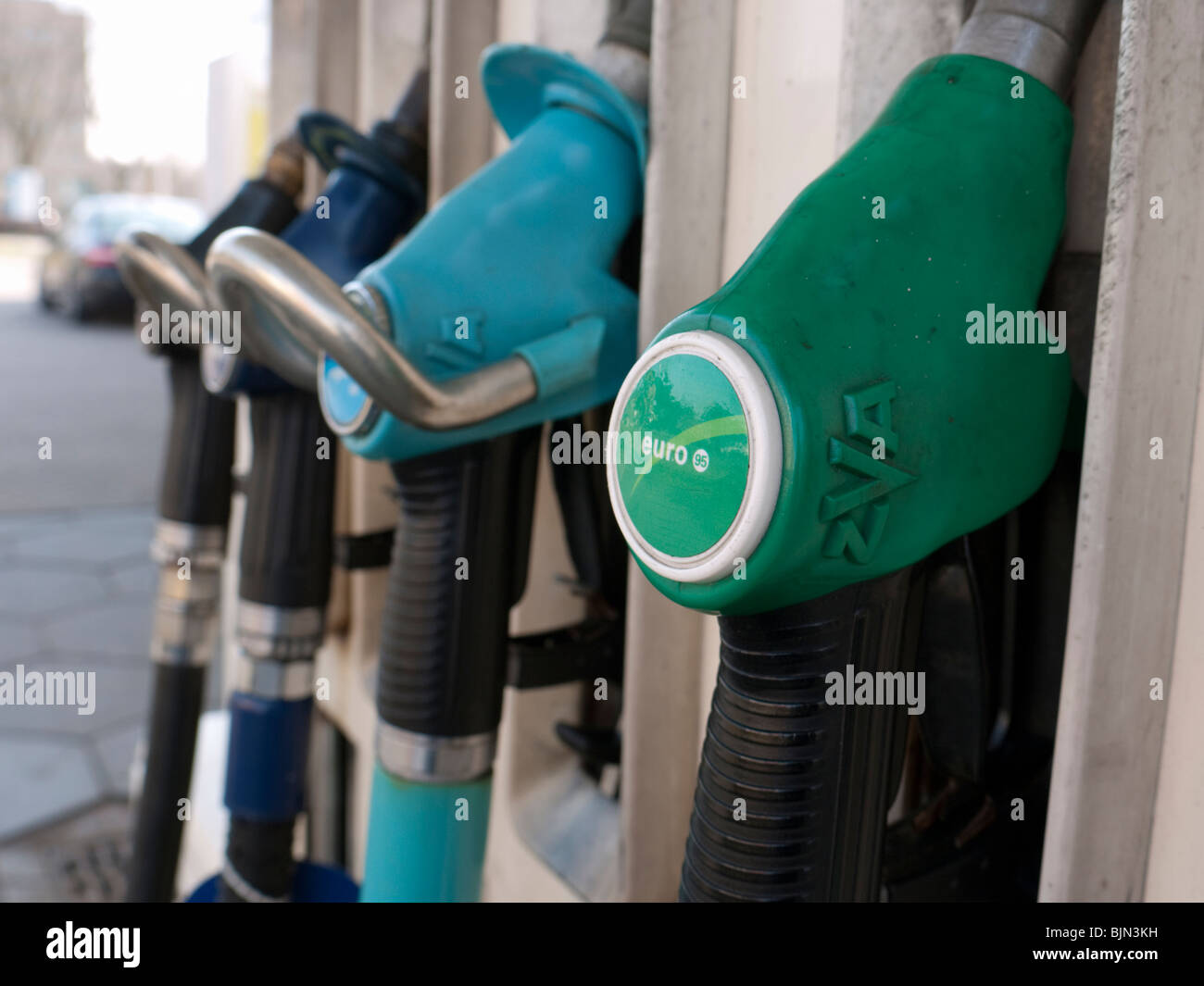 Detail der Zapfsäulen an BP-Tankstelle in den Niederlanden Stockfoto