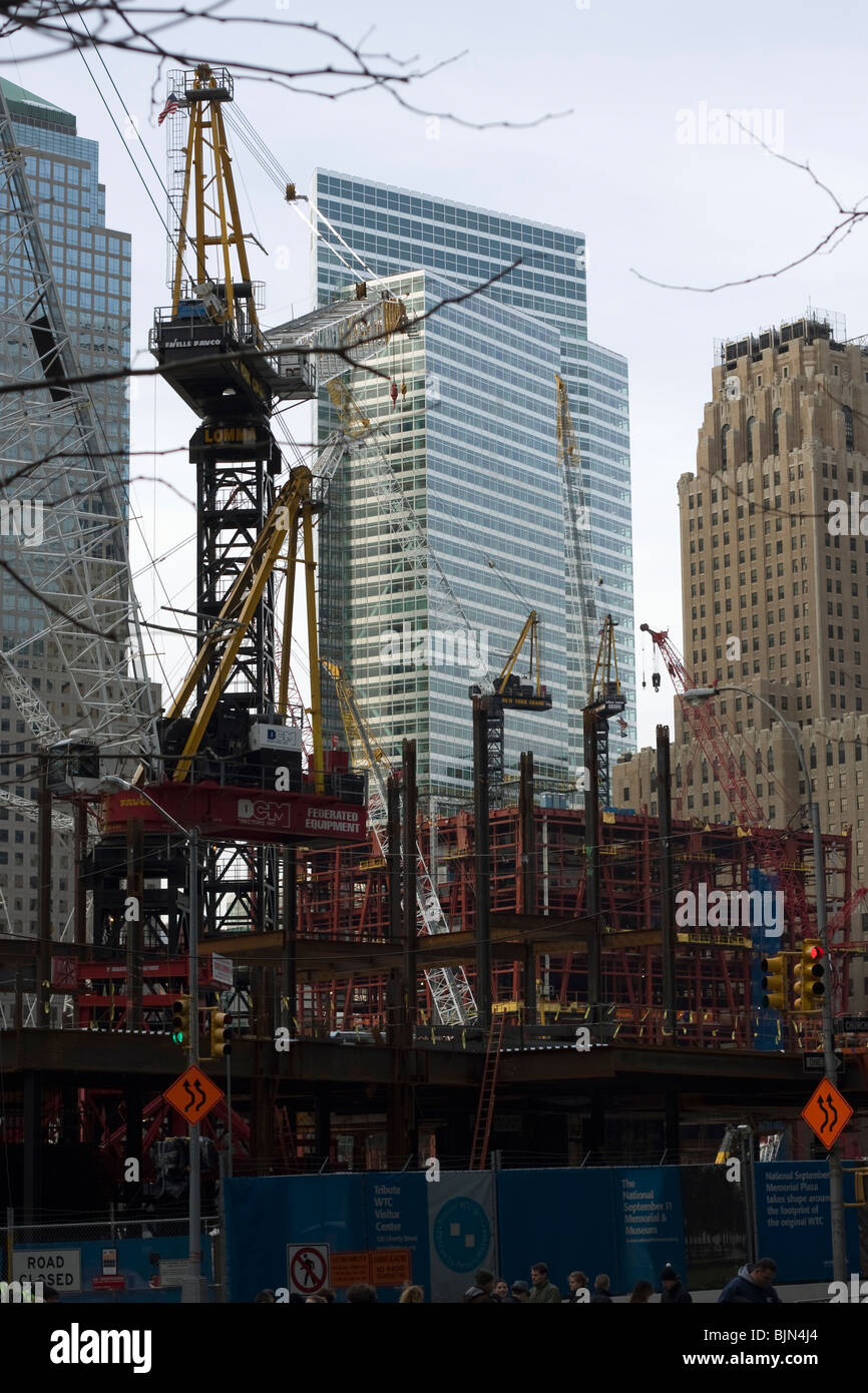 Bau des World Trade Center im Bankenviertel von New York City.  Krane und Träger des Freedom Tower Turm. Stockfoto