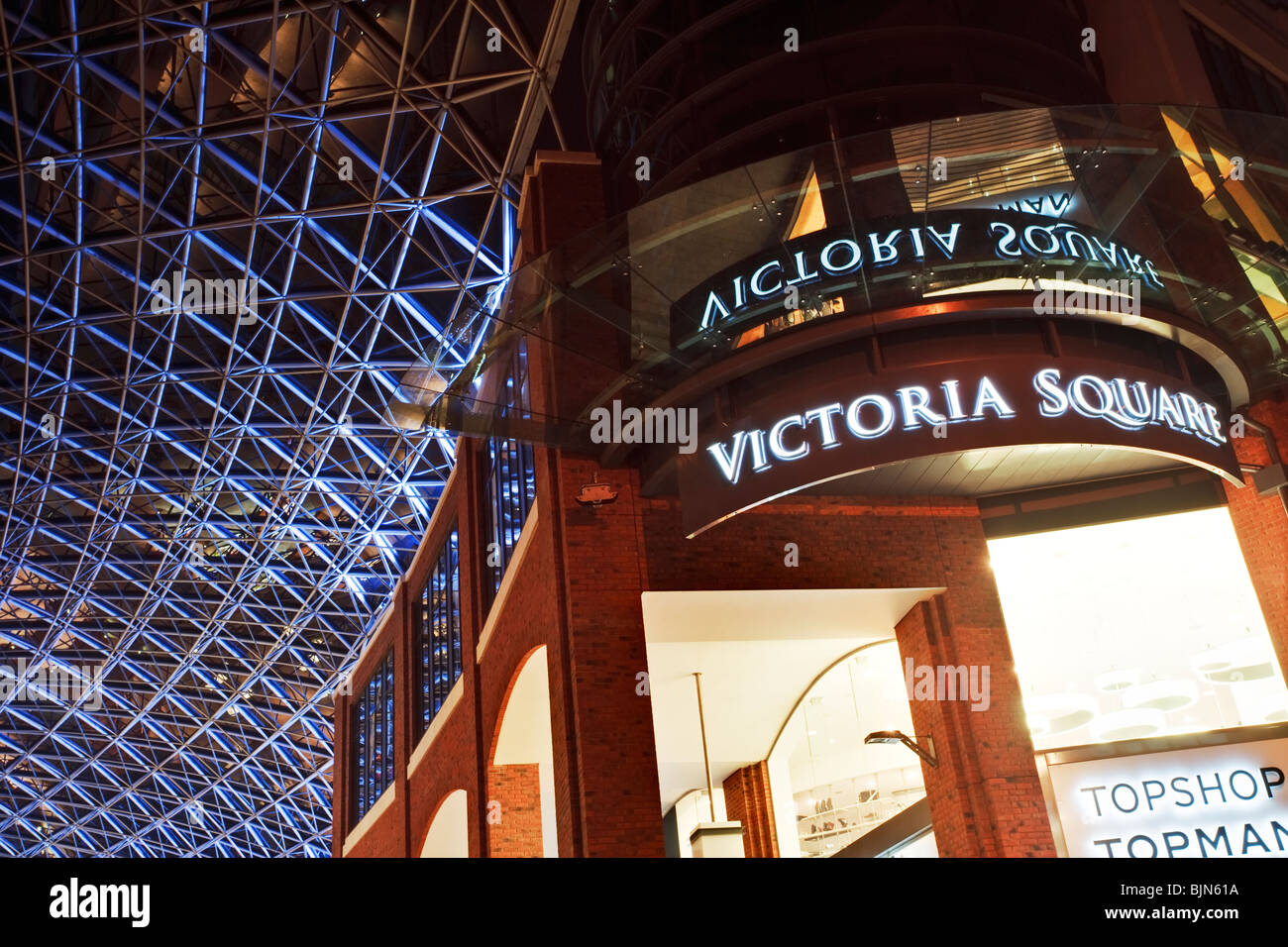 Eingang der Victoria Square Shopping Centre in Belfast, Nordirland Stockfoto