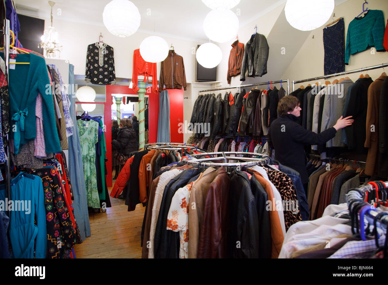 Bänder und Taylor Vintage Clothing store in Stoke Newington, London Stockfoto