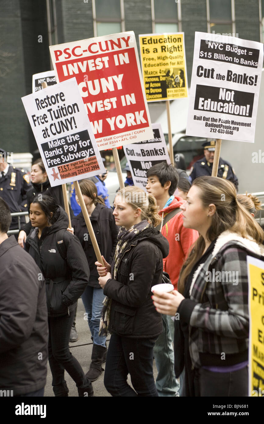 Demonstration gegen Budget schneidet zur Bildung vor dem Büro des Gouverneurs Manhattan in New York CIty abgehalten. Stockfoto