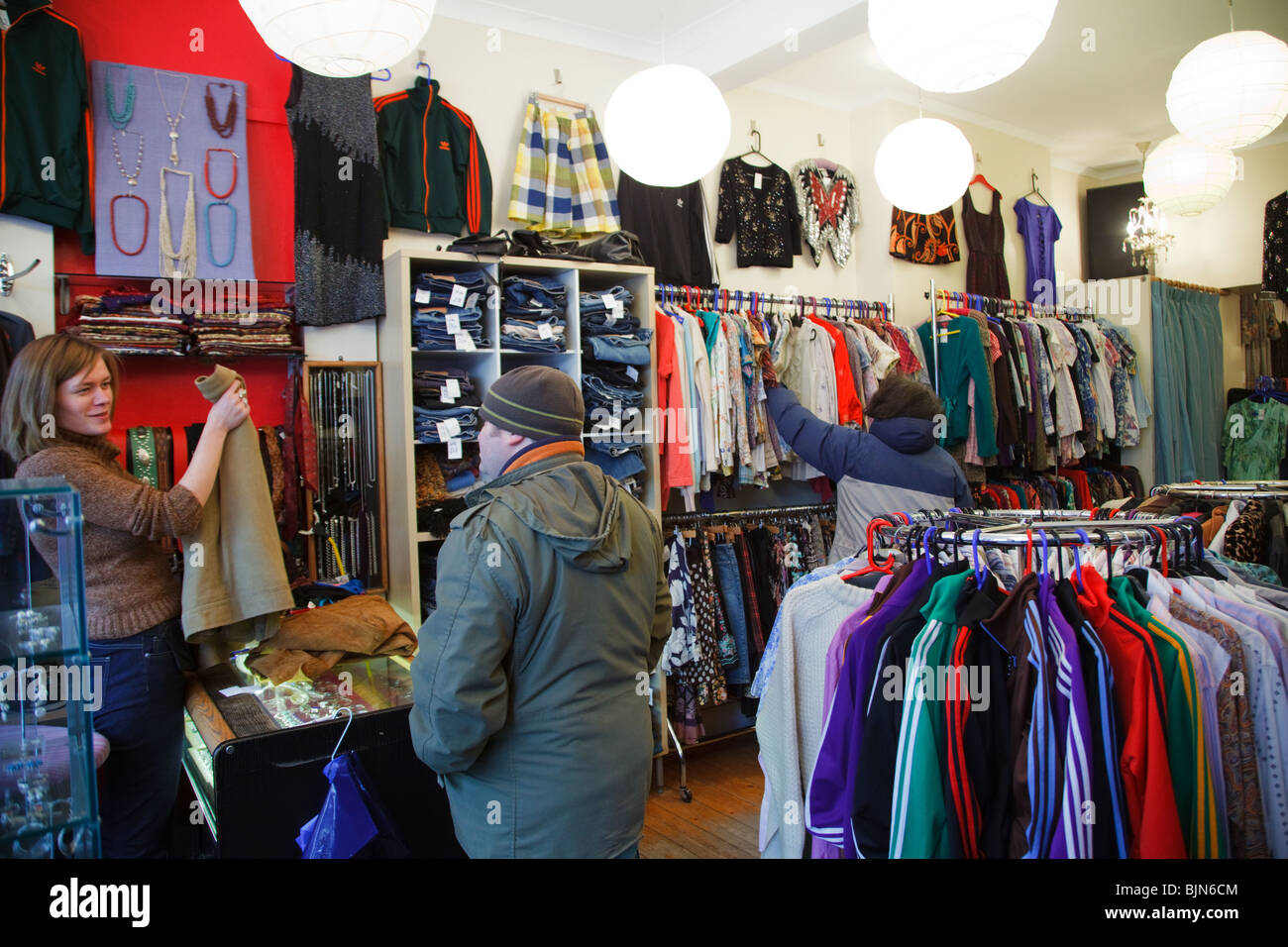 Bänder und Taylor Vintage Clothing store in Stoke Newington, London Stockfoto