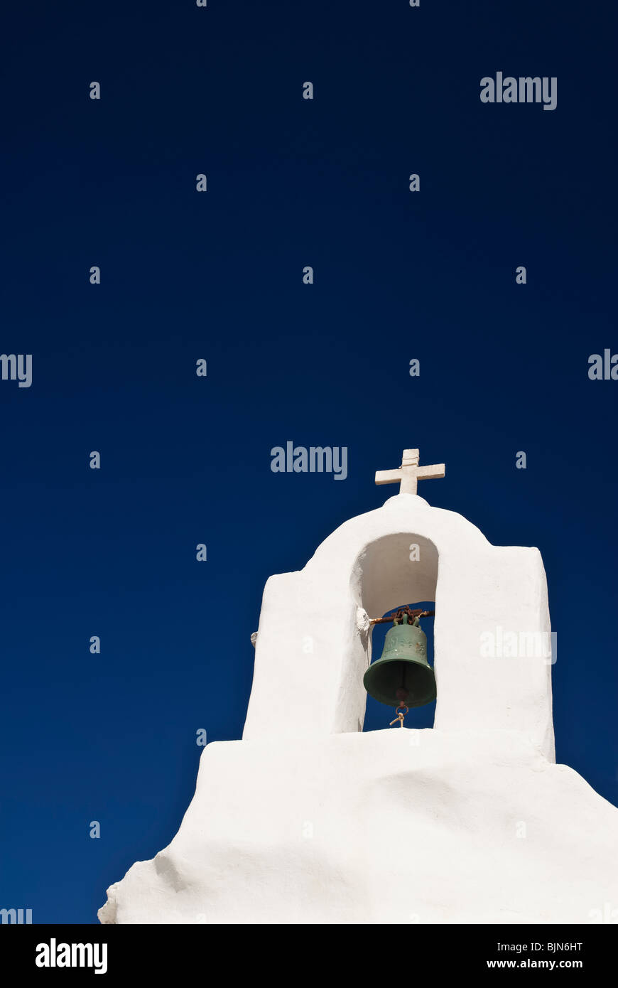 Glockenturm der griechischen Kirche auf der Insel Naxos, Griechenland Stockfoto