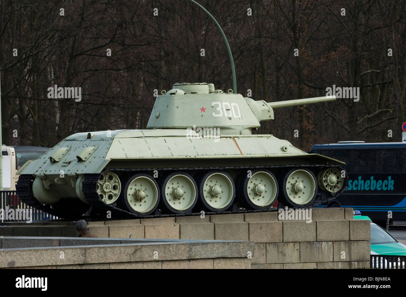 Tank an das Sowjetische Ehrenmal Tiergarten Berlin Deutschland Stockfoto