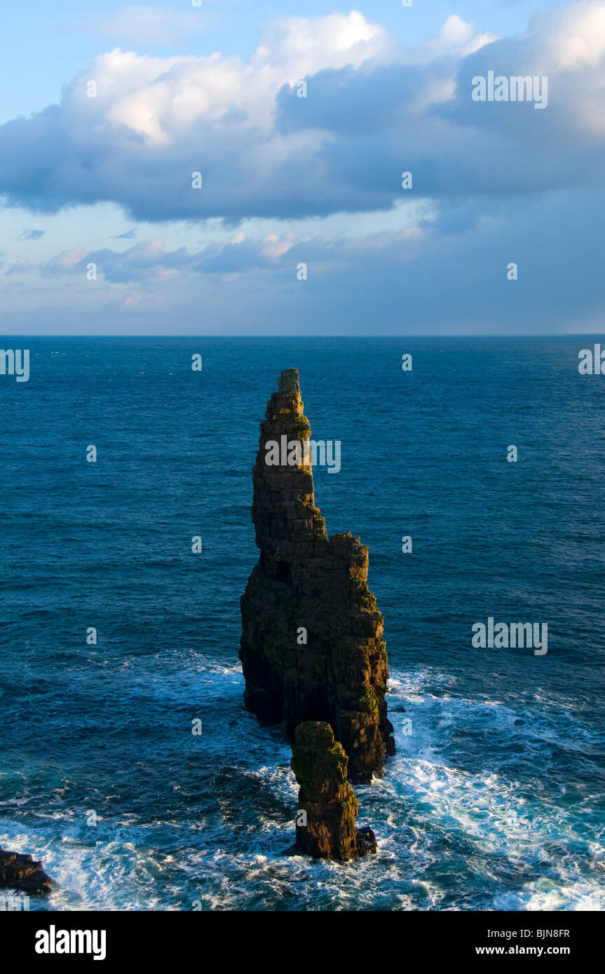 Einen der Stapel von Duncansby Duncansby Head, Caithness, Schottland, UK Stockfoto