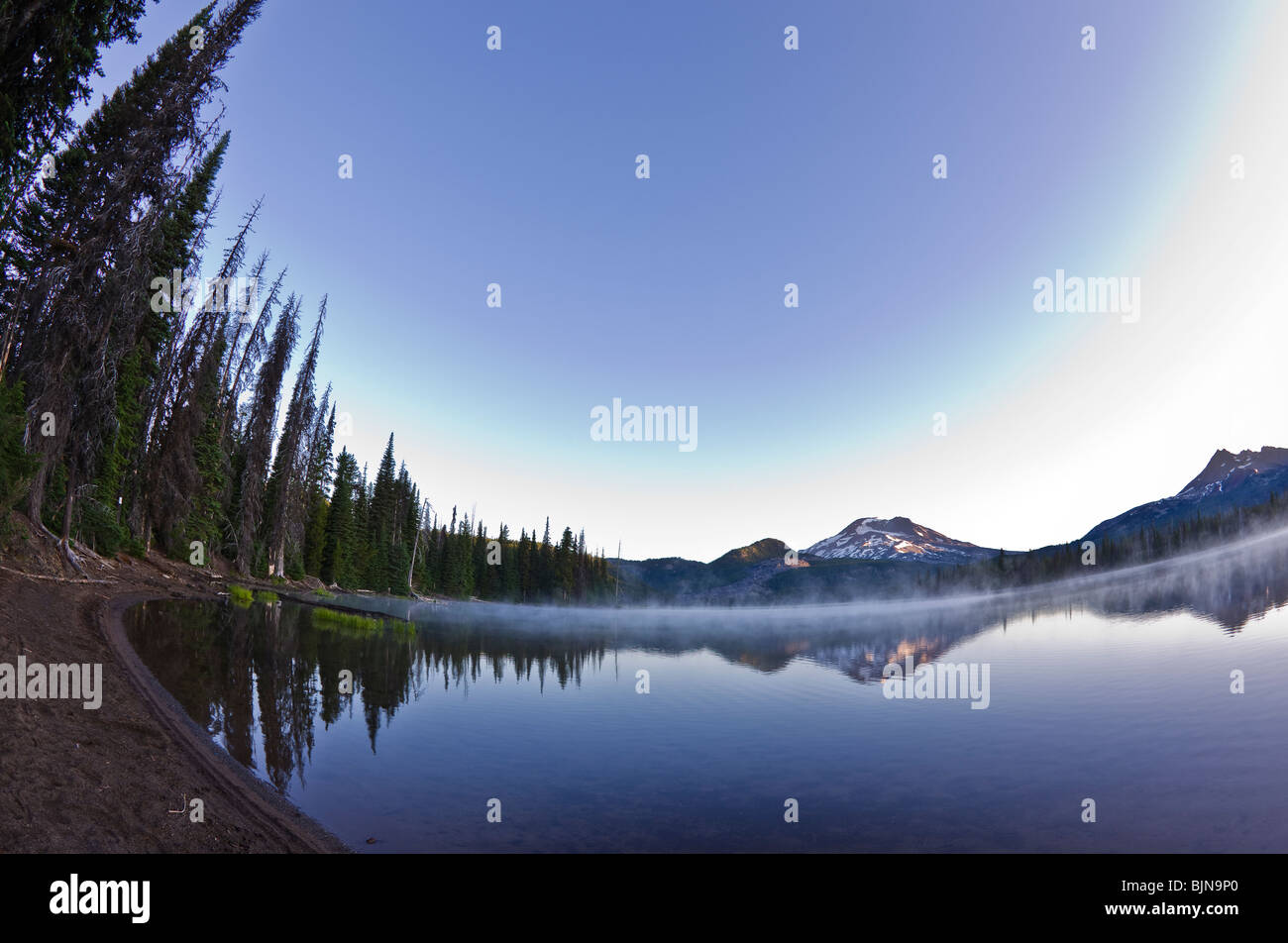 SPARKS LAKE, OREGON, USA - South Sister Stockfoto