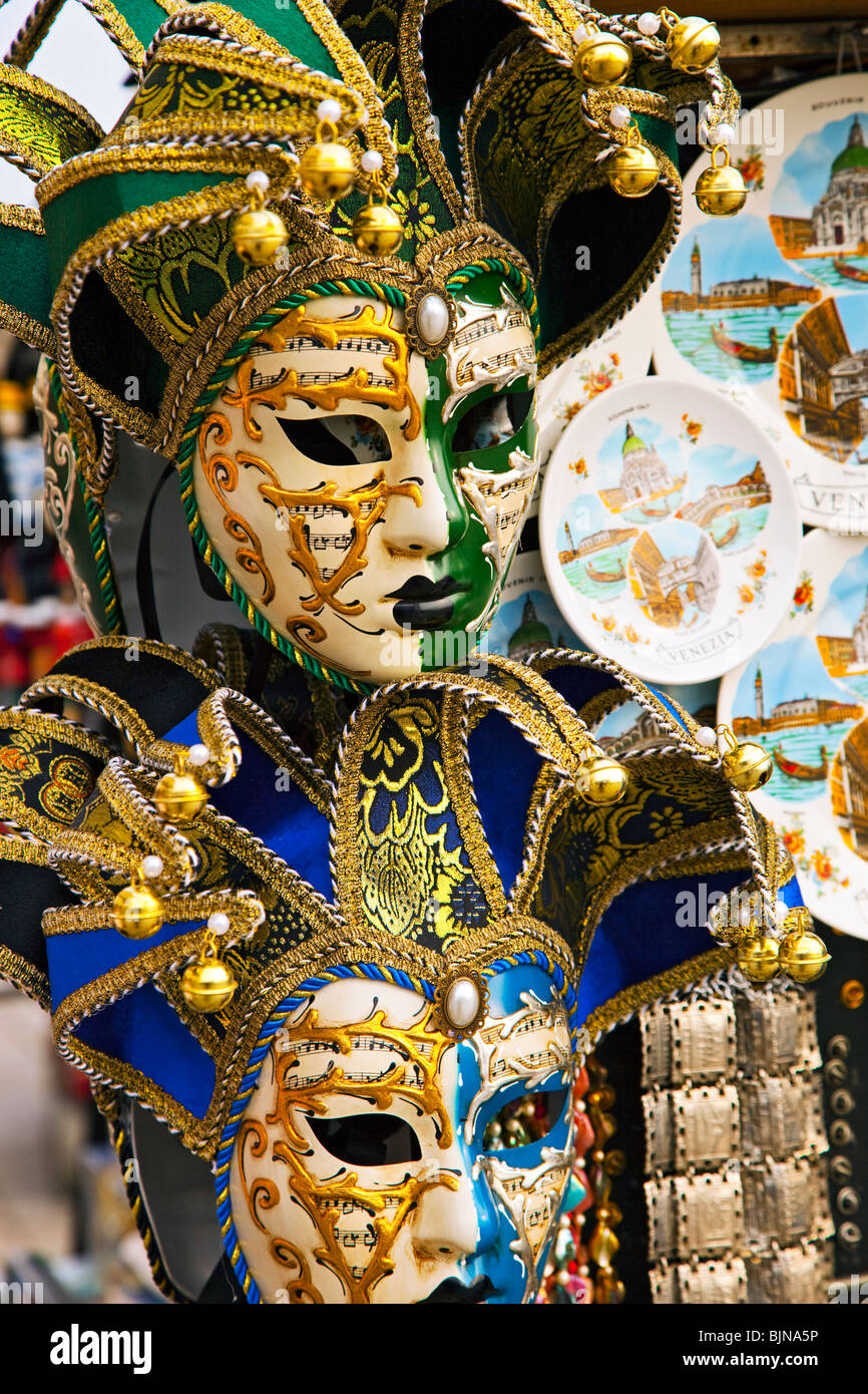Venezianische Masken zum Verkauf in Venedig neben dem Canal Grande Stockfoto