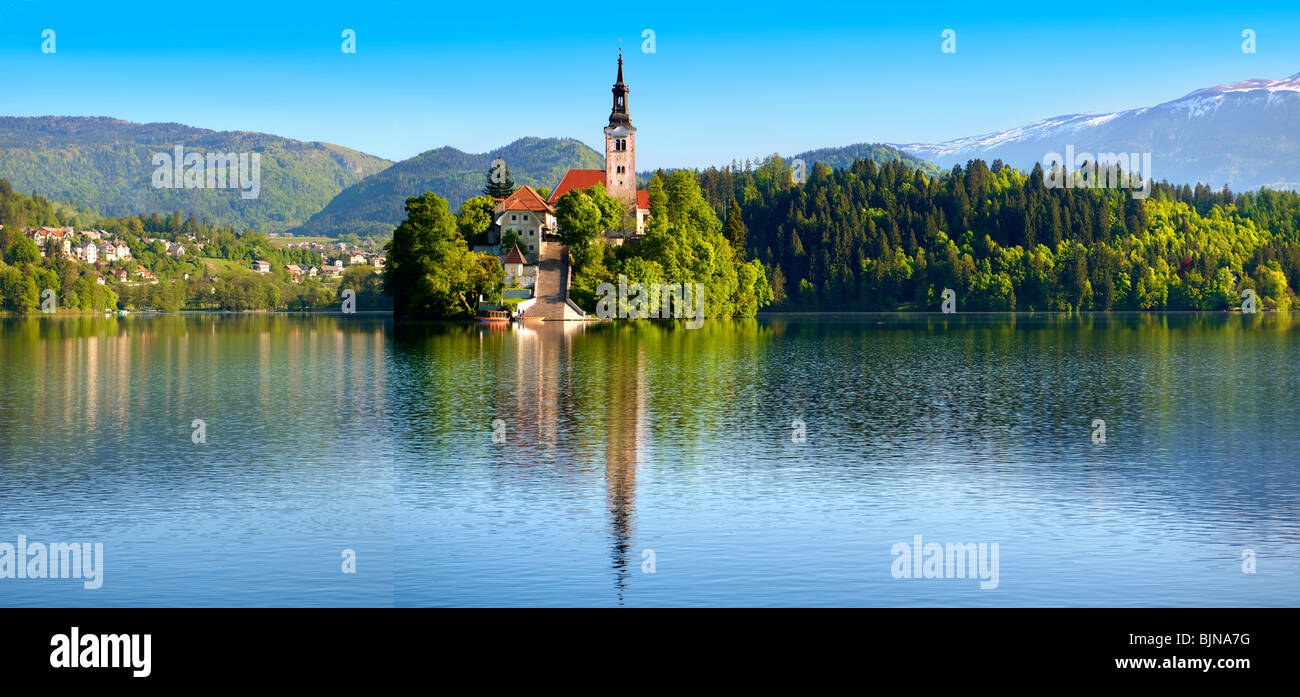 Übernahme der Wallfahrtskirche Maria in der Mitte des Sees Bled Slowenien. Stockfoto