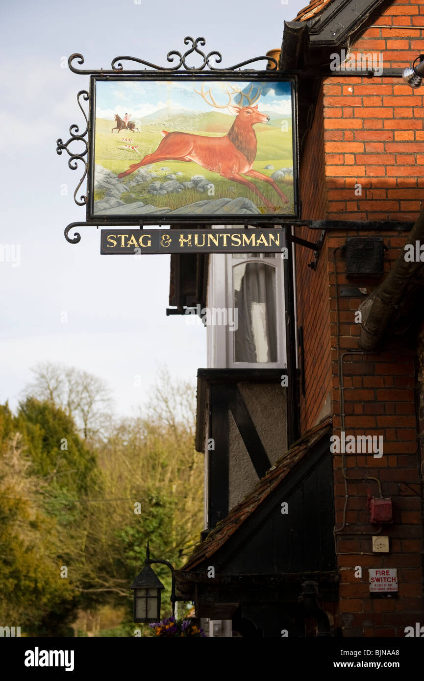 Der Hirsch und Huntsman ländliches Dorfpub in Hambleden Buckinghamshire UK Stockfoto