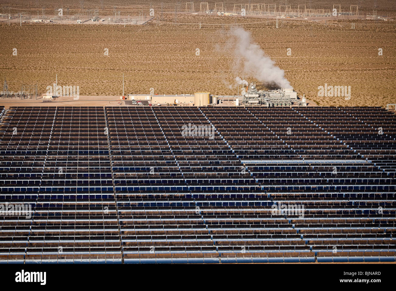 Luftaufnahme von Nevada Solar One Kraftwerk, konzentrierte sich das größte Solarkraftwerk der Welt In Boulder City, NV. Stockfoto