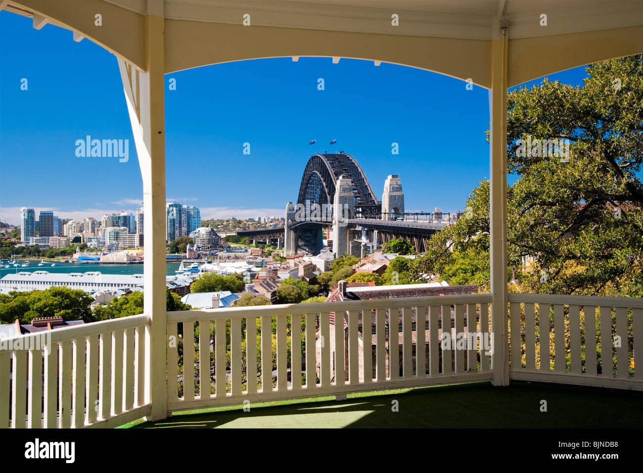 Blick auf Sydney und Brücke von Deck, Sydney, Australien Stockfoto