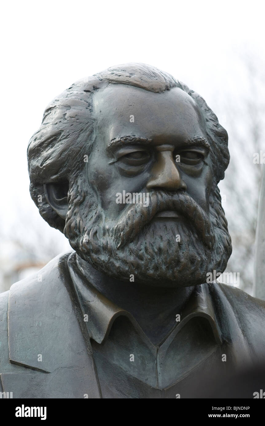 Statue von Karl Marx Vater auf dem Marx-Engels-Forum in Ost-Berlin Stockfoto