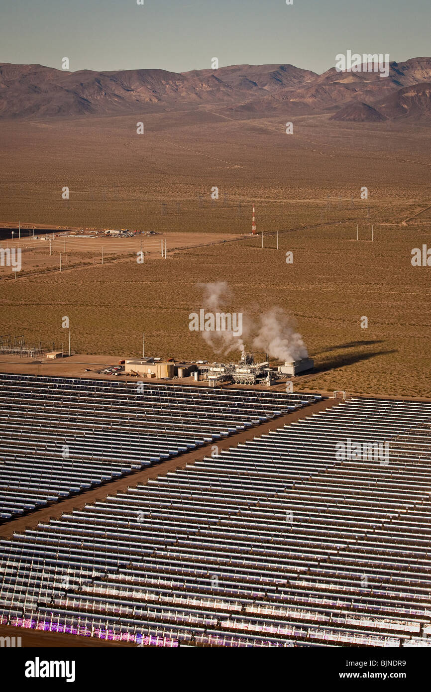 Luftaufnahme von Nevada Solar One Kraftwerk, konzentrierte sich das größte Solarkraftwerk der Welt In Boulder City, NV. Stockfoto