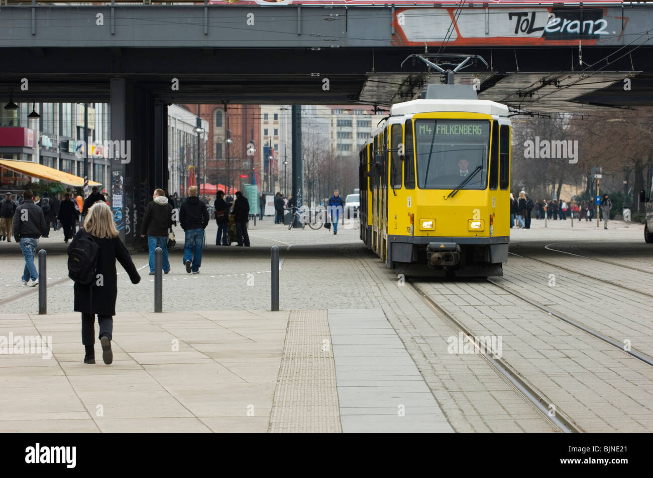 Straßenbahn in Alexanderplatz unterwegs Platz Berlin-Mitte-Deutschland-Europa Stockfoto
