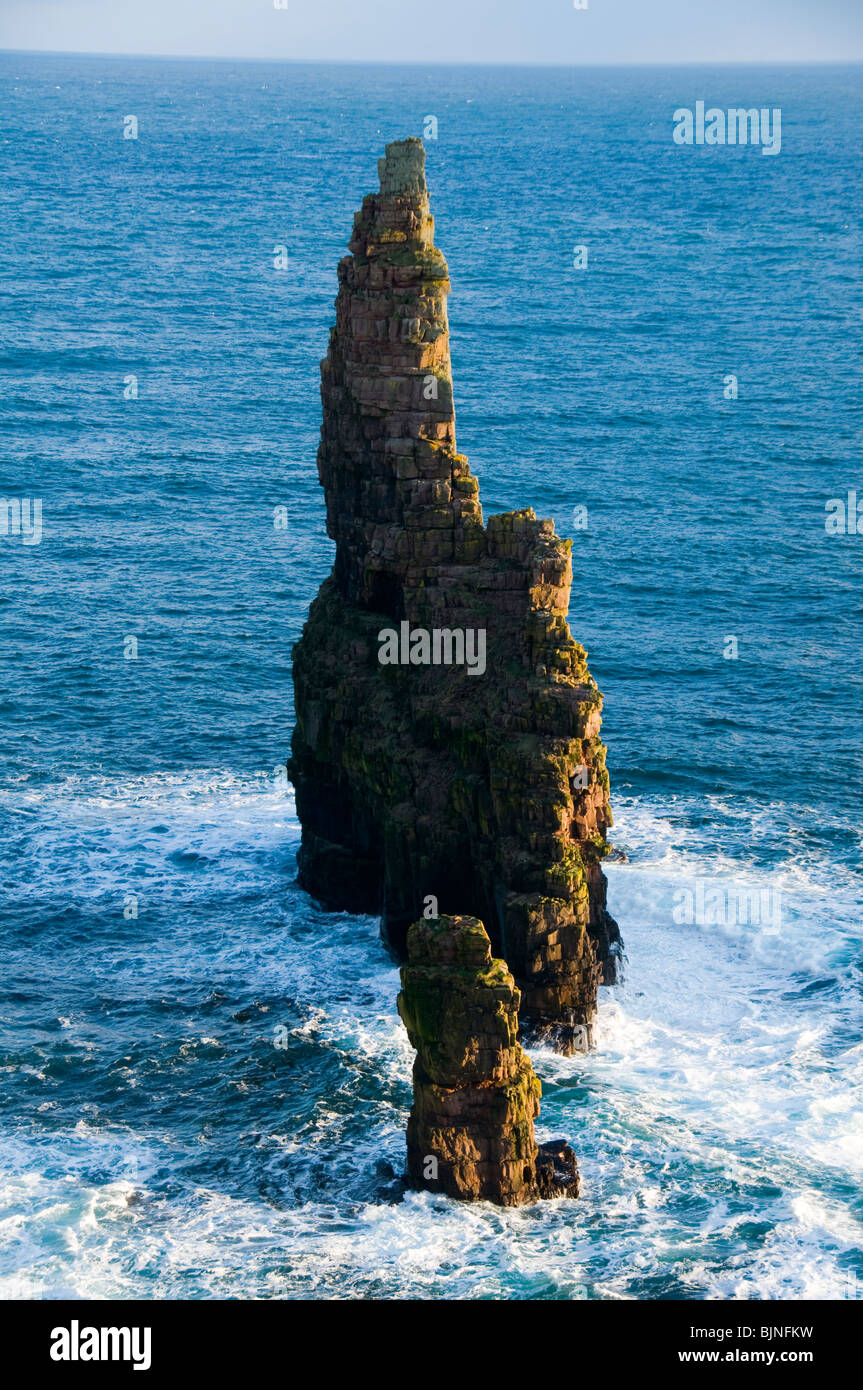 Einen der Stapel von Duncansby Duncansby Head, Caithness, Schottland, UK Stockfoto