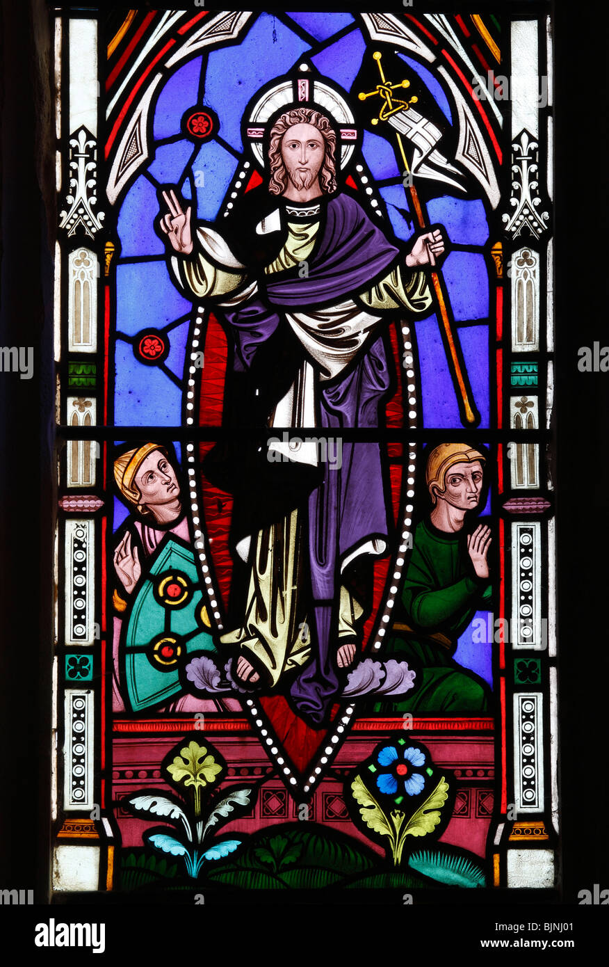 Ein Buntglasfenster von Clayton & Bell mit Darstellung der Auferstehung Christi, St. Margaret's Church, Witton, Norfolk Stockfoto