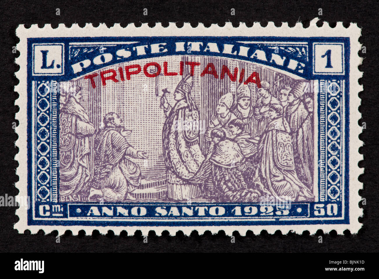 Briefmarke aus Italien Aufdruck für den Einsatz in Tripolitanien (Libyen) Darstellung des Papstes die Heilige Tür (Heiliges Jahr 1925). Stockfoto