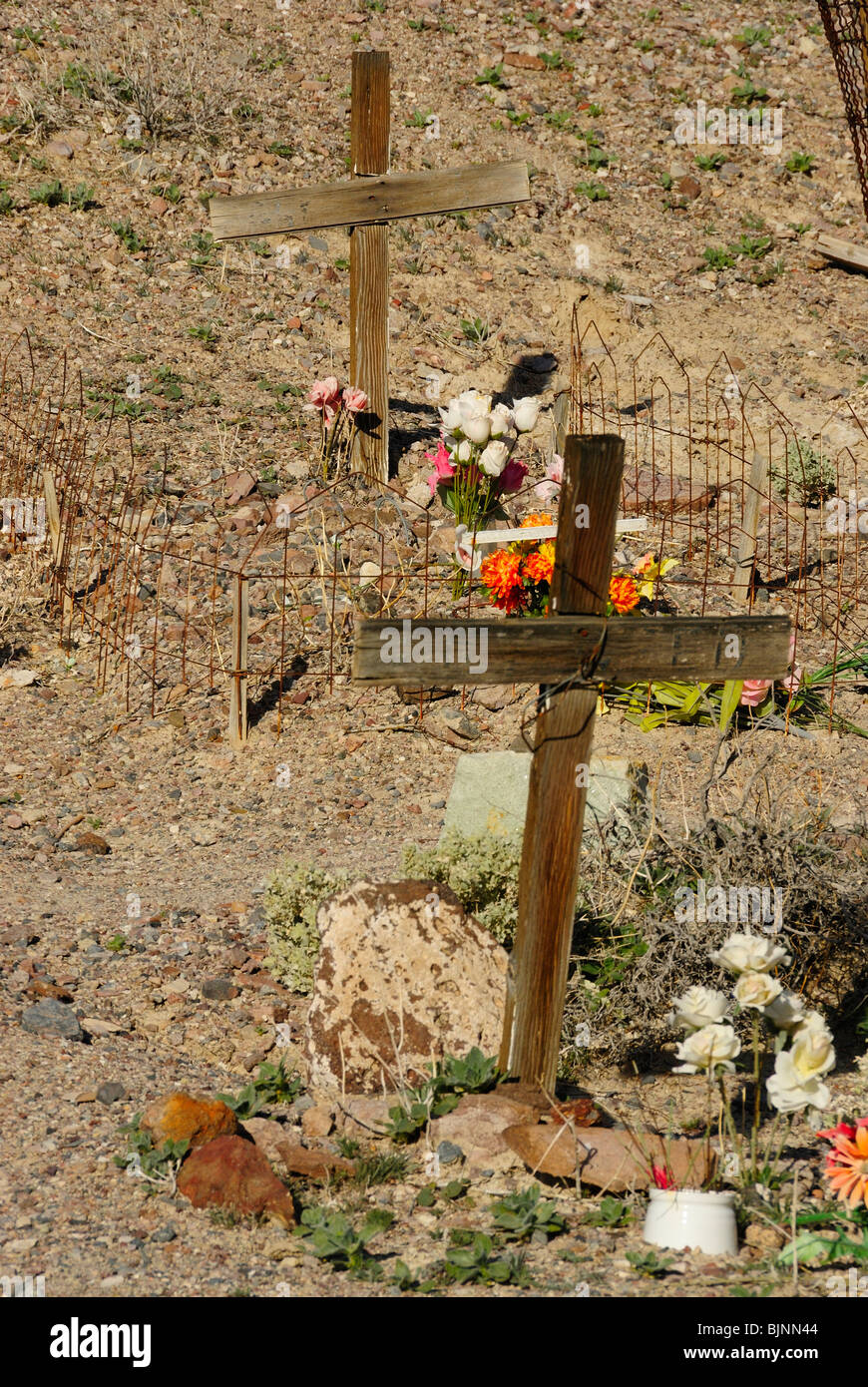 Gräber in der Friedhof der Shoshone-Stadt, Kalifornien Zustand Stockfoto