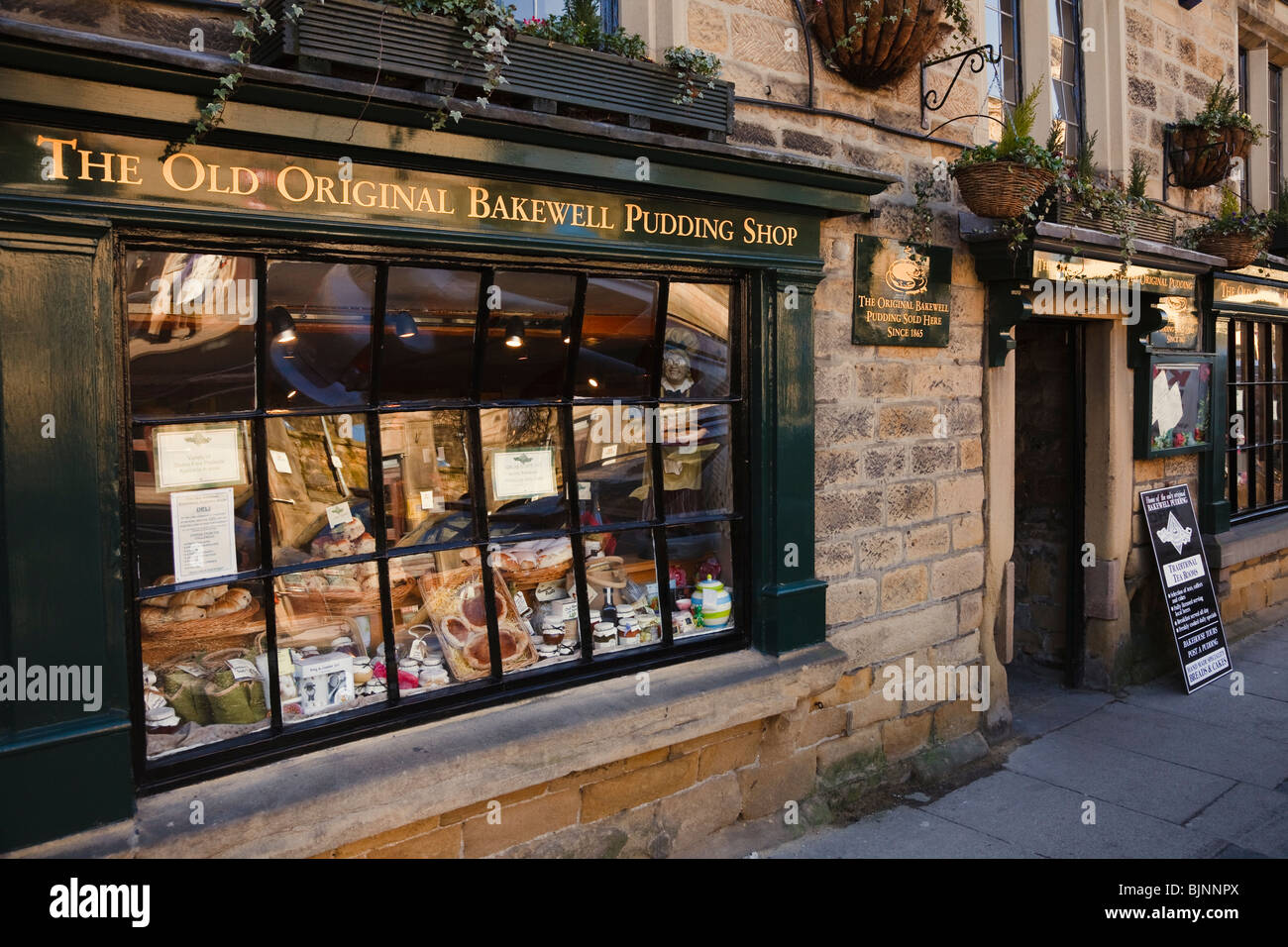 Der alte Original Bakewell Pudding Shop, Square, Bakewell, Peak District National Park, Derbyshire. Stockfoto