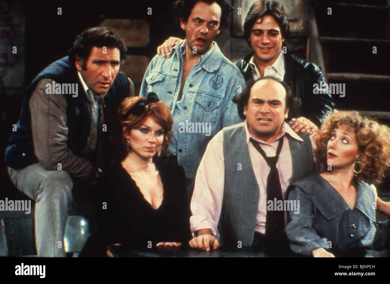 TAXI (TV) (1978) DANNY DEVITO, JUDD HIRSCH, MARILU HENNER, TONY DANZA, CHRISTOPHER LLOYD 004 Stockfoto