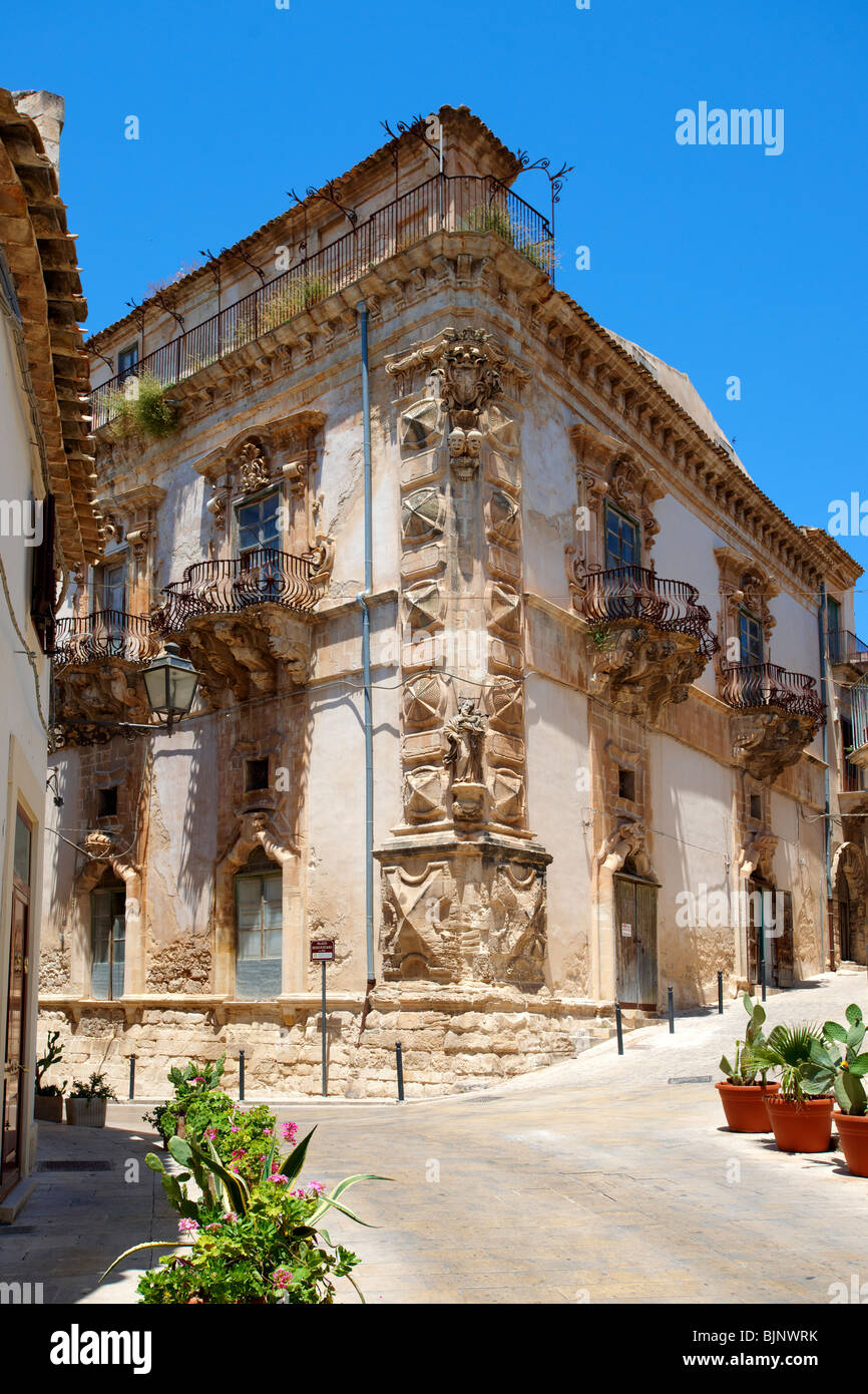 Barocke Skulpturen von Palast Beneventano, Sizilien, Sizilien Stockfoto