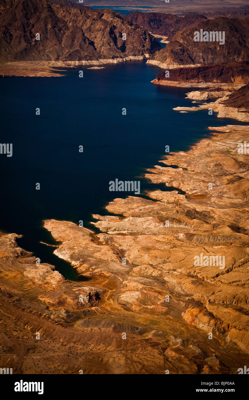 Luftbild von Bonelli Bay und ein Schlackenkegel am Lake Mead National Recreation Area, Arizona. Stockfoto