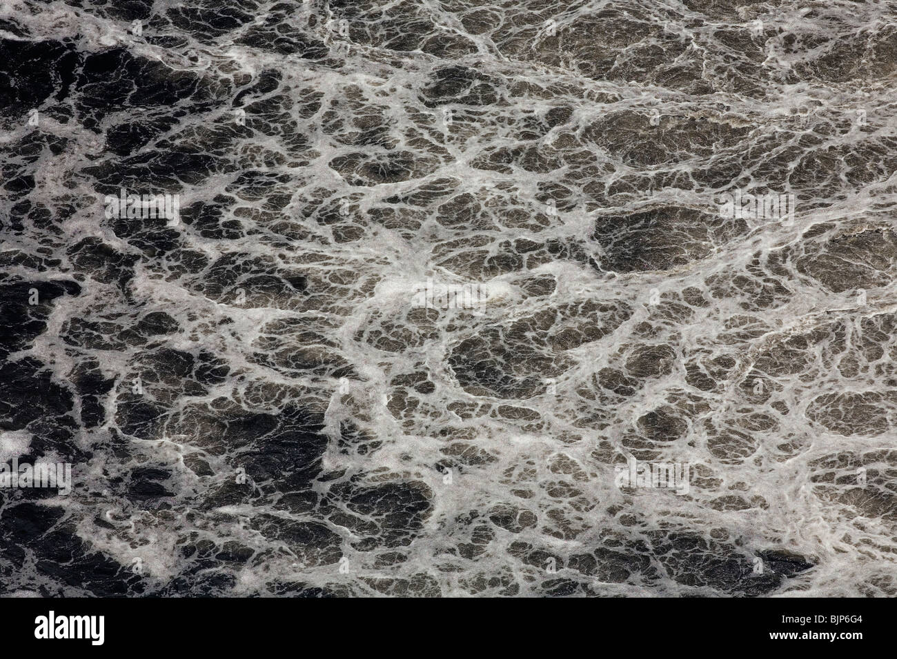 Ein stark verschmutzter Fluss in Ecuador. Der Rio Pastaza ablassen aus dem besiedelten ecuadorianische Hochland. Stockfoto