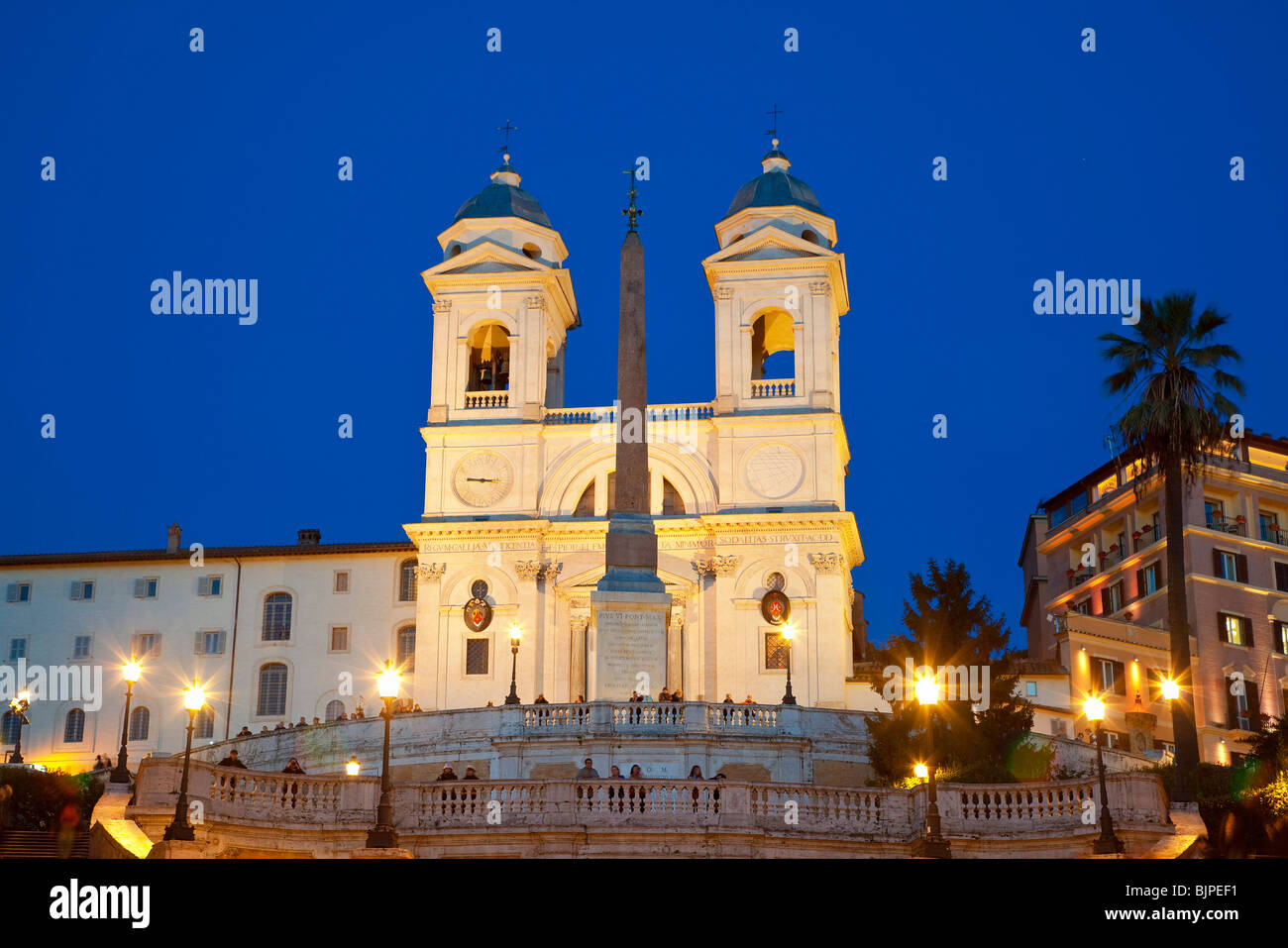 Piazza di Spagna und Trinità dei Monti Kirche, Rom Stockfoto