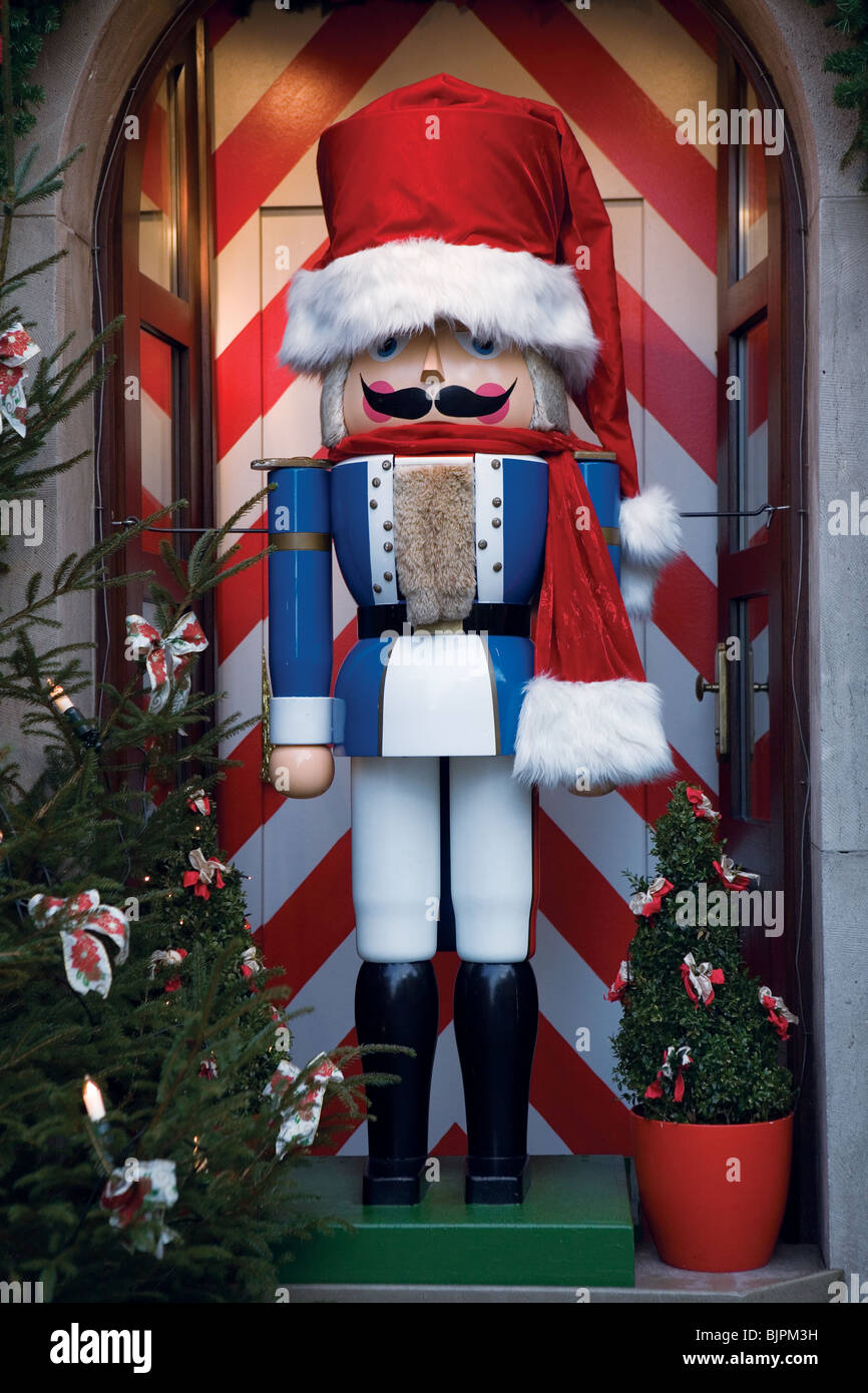 Ein Leben Größe Spielzeugsoldat, Weihnachts-Fenster anzeigen Rothenburg Ob de Tauber, Bayern, Deutschland Stockfoto