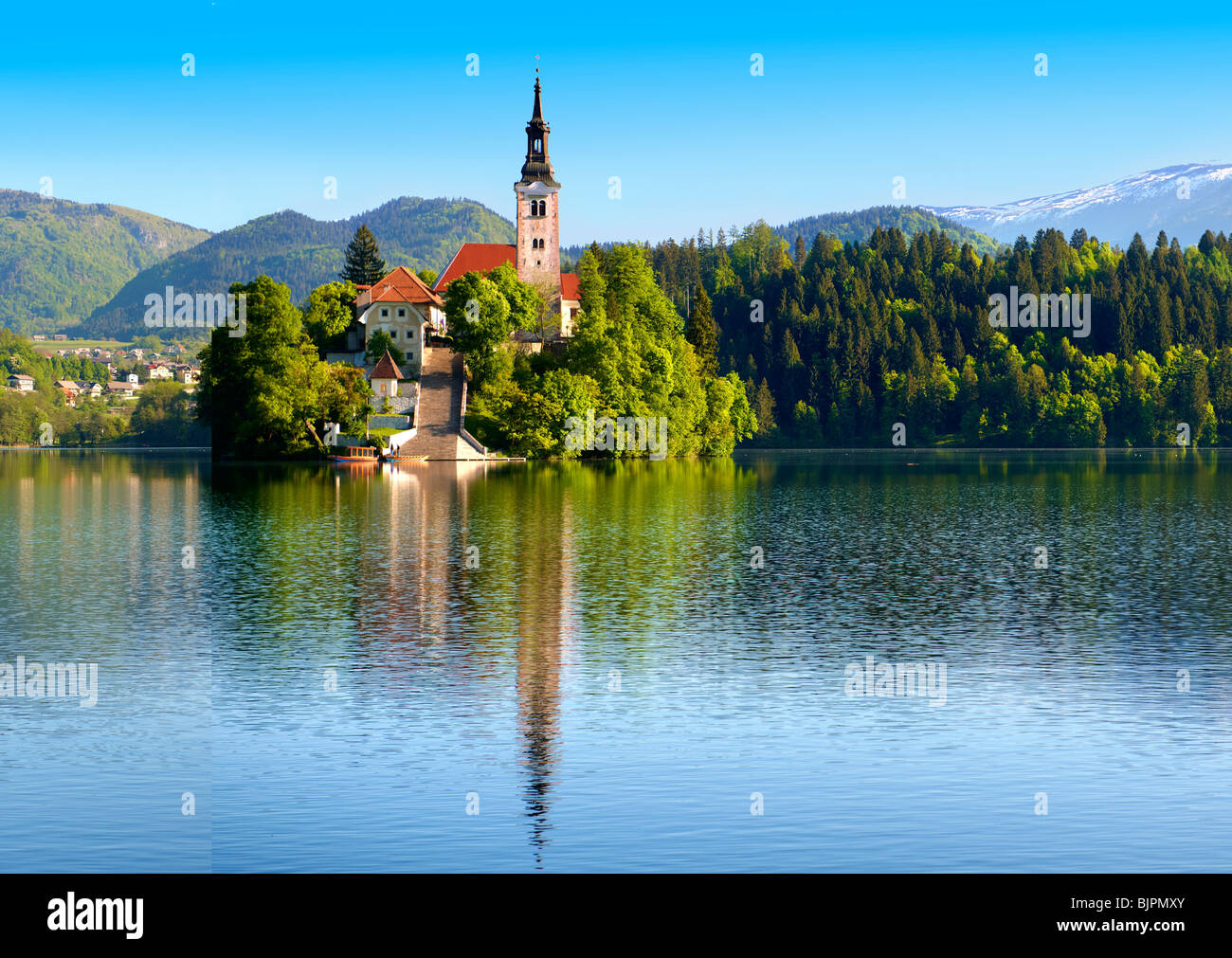 Übernahme der Wallfahrtskirche Maria in der Mitte des Sees Bled Slowenien. Stockfoto