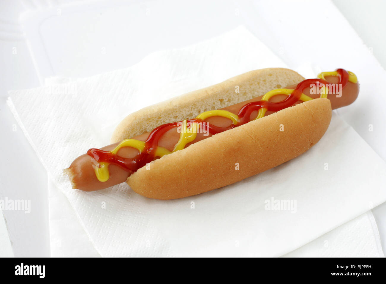 Hot Dog auf einer Serviette. Stockfoto