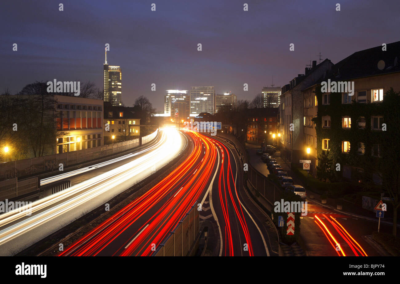 Feierabendverkehr auf der Autobahn A40, Essen, Deutschland Stockfoto