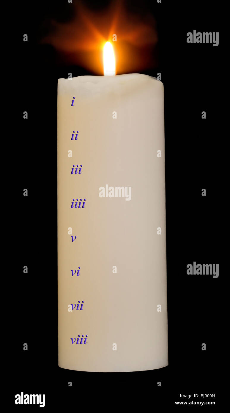 Kerze Uhr mit römischen Ziffern im Laufe der Stunden zu markieren. Die Ziffern werden vom 1. bis 8. Stockfoto