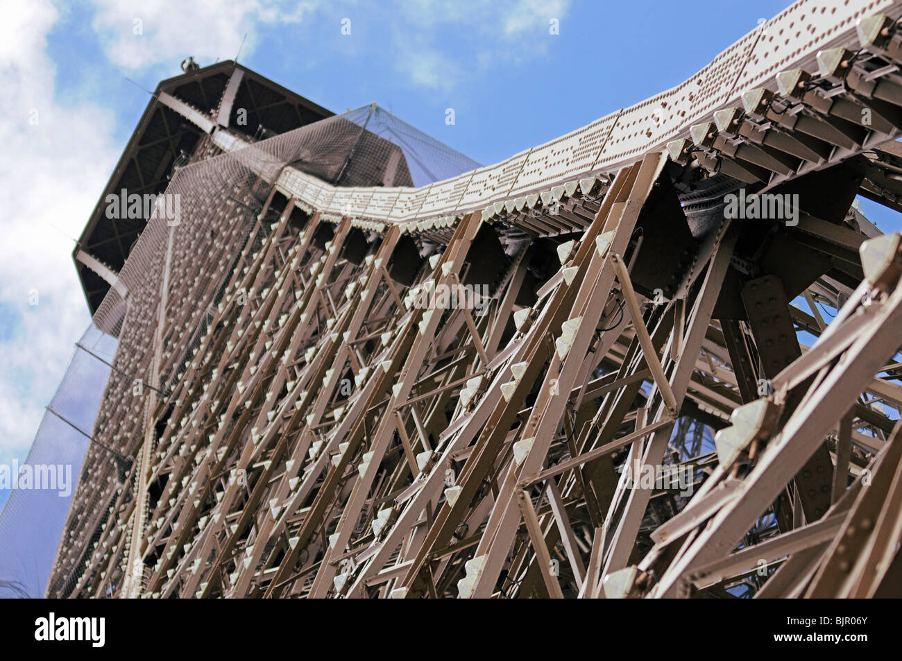 Stahlbau-Detail der Eiffelturm in Paris Stockfoto