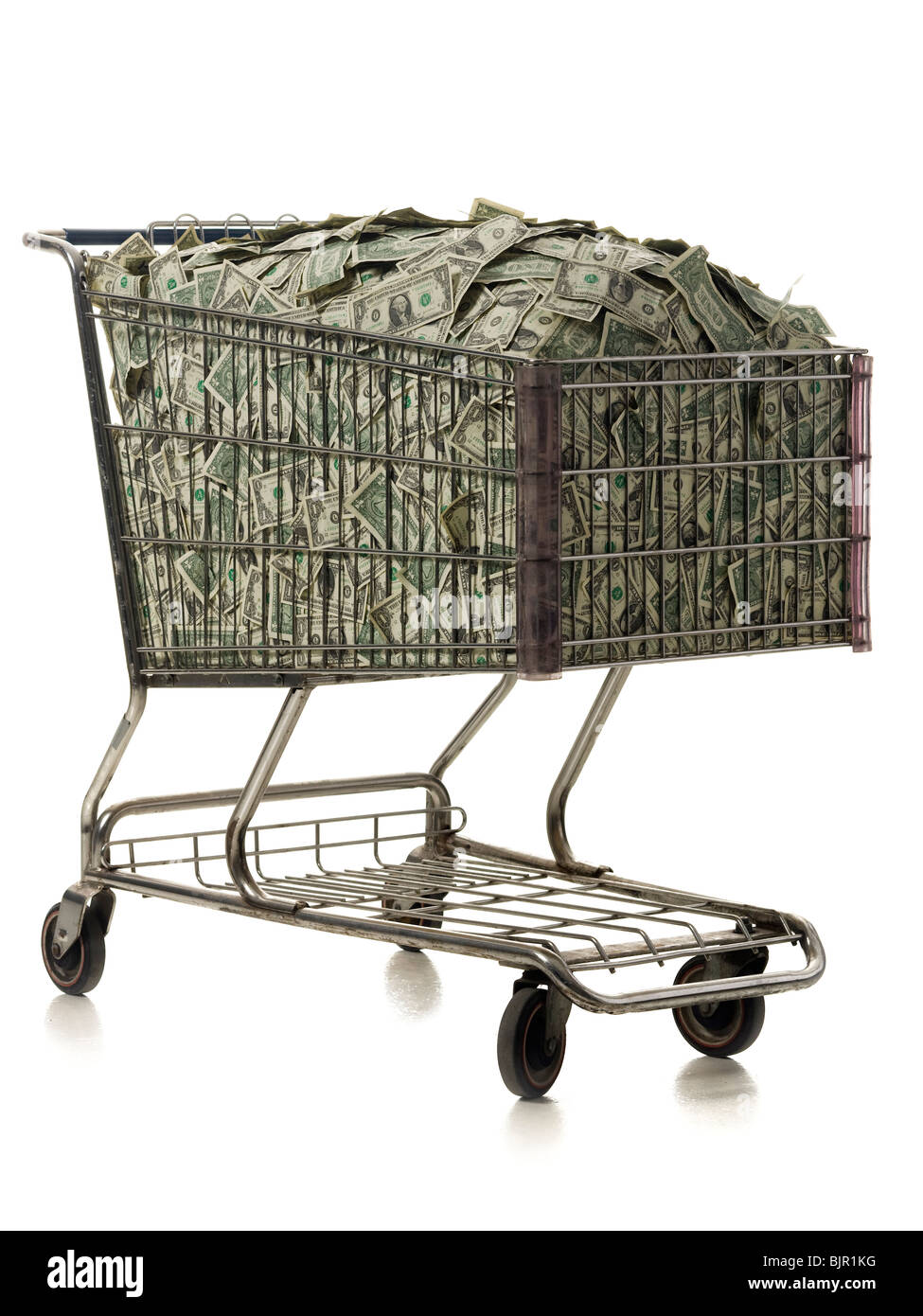Einkaufswagen voller US-Dollar. Stockfoto