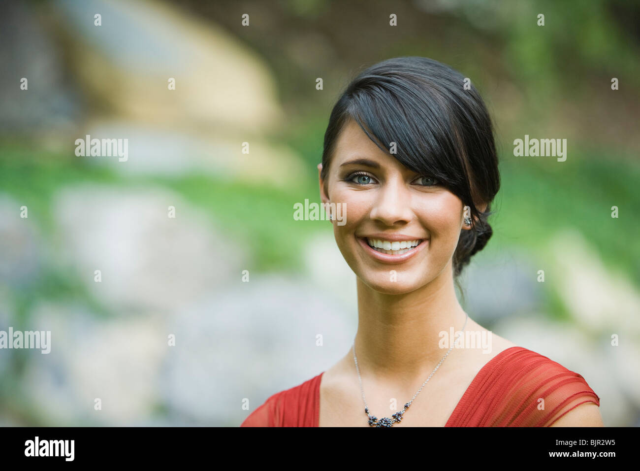 lächelnde junge Frau. Stockfoto