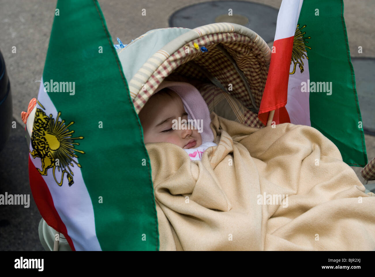 Iranisch-Amerikaner und Unterstützer bei der jährlichen persischen Parade an der Madison Avenue in New York Stockfoto Iranisch-Amerikaner und Unterstützer bei der jährlichen persischen Parade an der Madison Avenue in New York Stockfoto