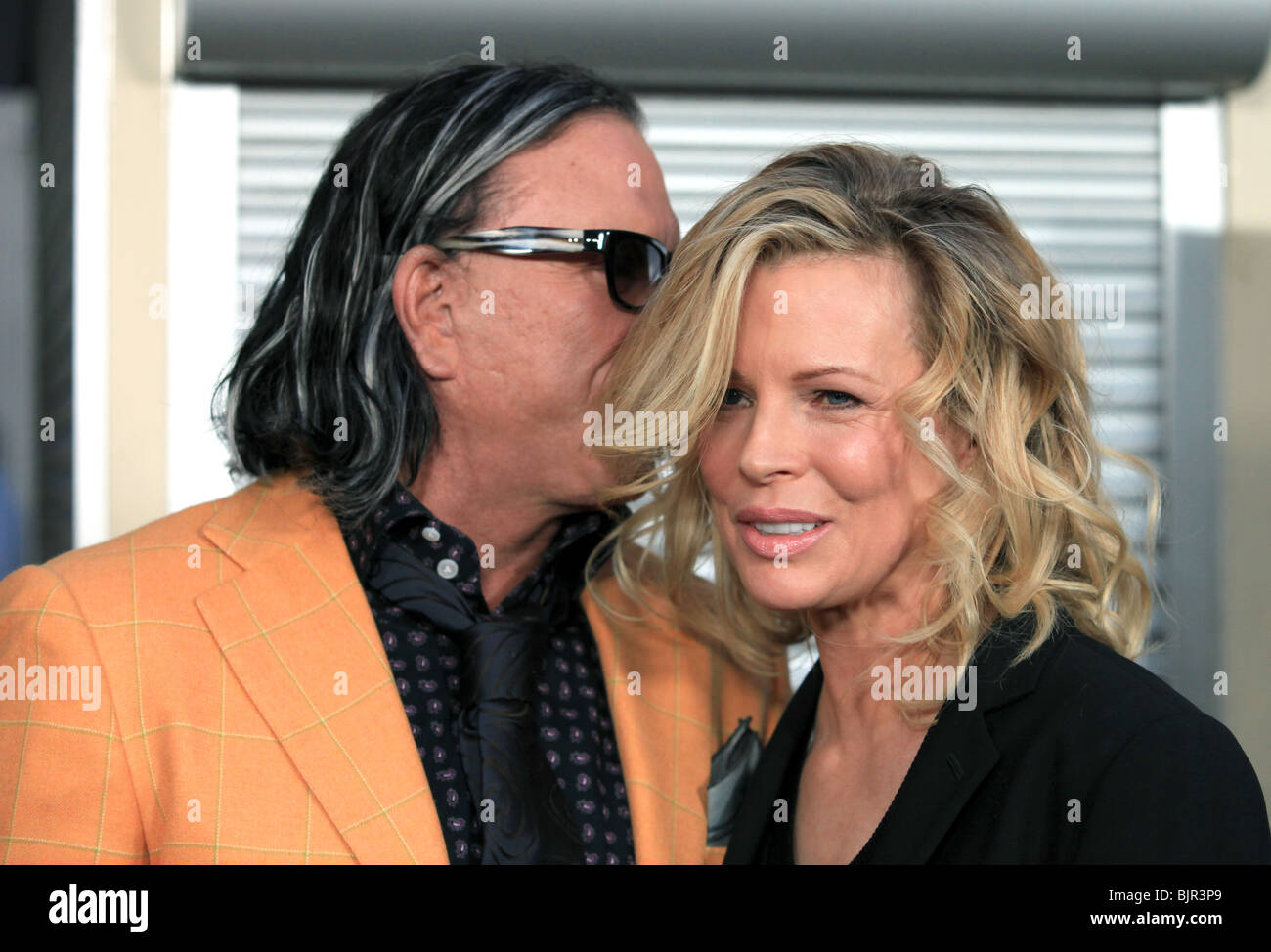 MICKEY ROURKE KIM BASINGER die INFORMANTEN HOLLYWOOD LOS ANGELES CA USA PREMIERE 16. April 2009 Stockfoto