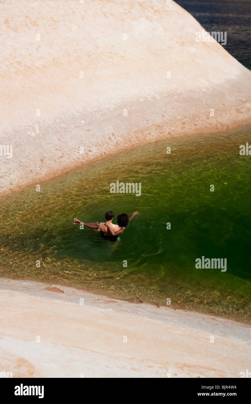 Paar zusammen im Wasser Stockfoto