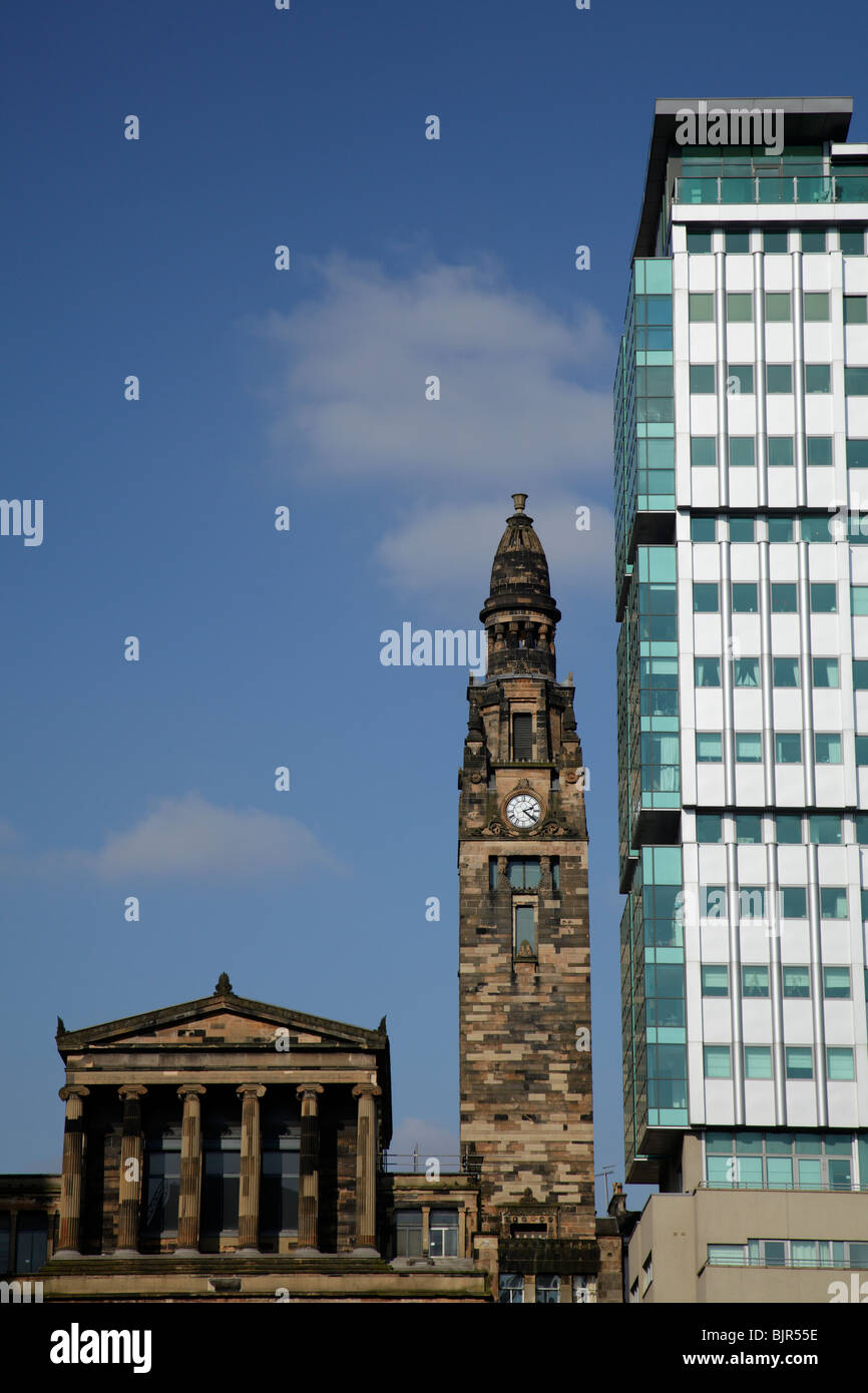 St. Vincent Street Kirche entworfen vom Architekten Alexander 'Greek' Thomson neben den Pinnacle Building Apartments, Glasgow City Centre, Schottland, UK Stockfoto