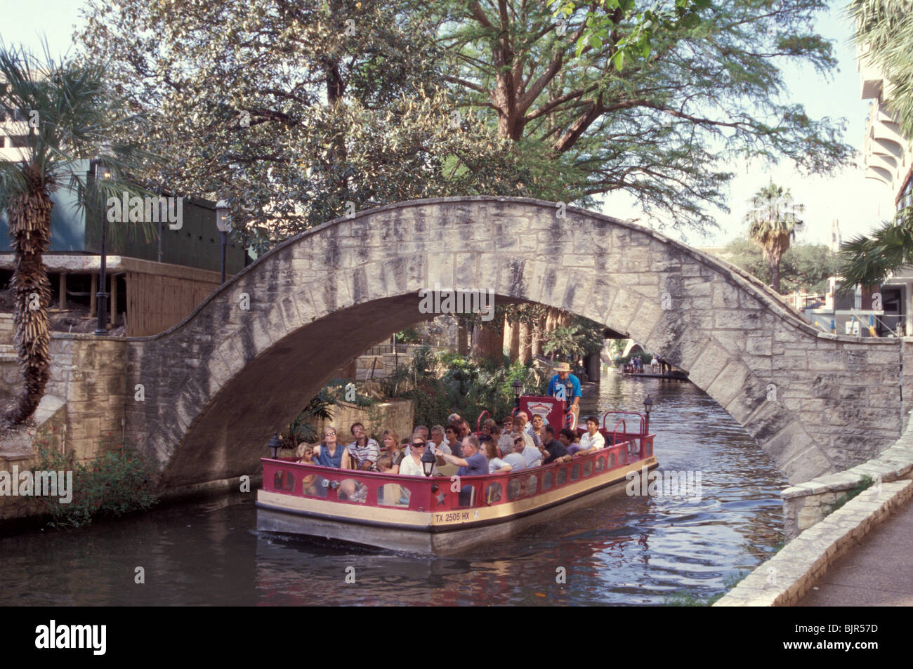 Ausflugsschiff, River Walk oder Paseo del Rio in San Antonio, Texas Stockfoto